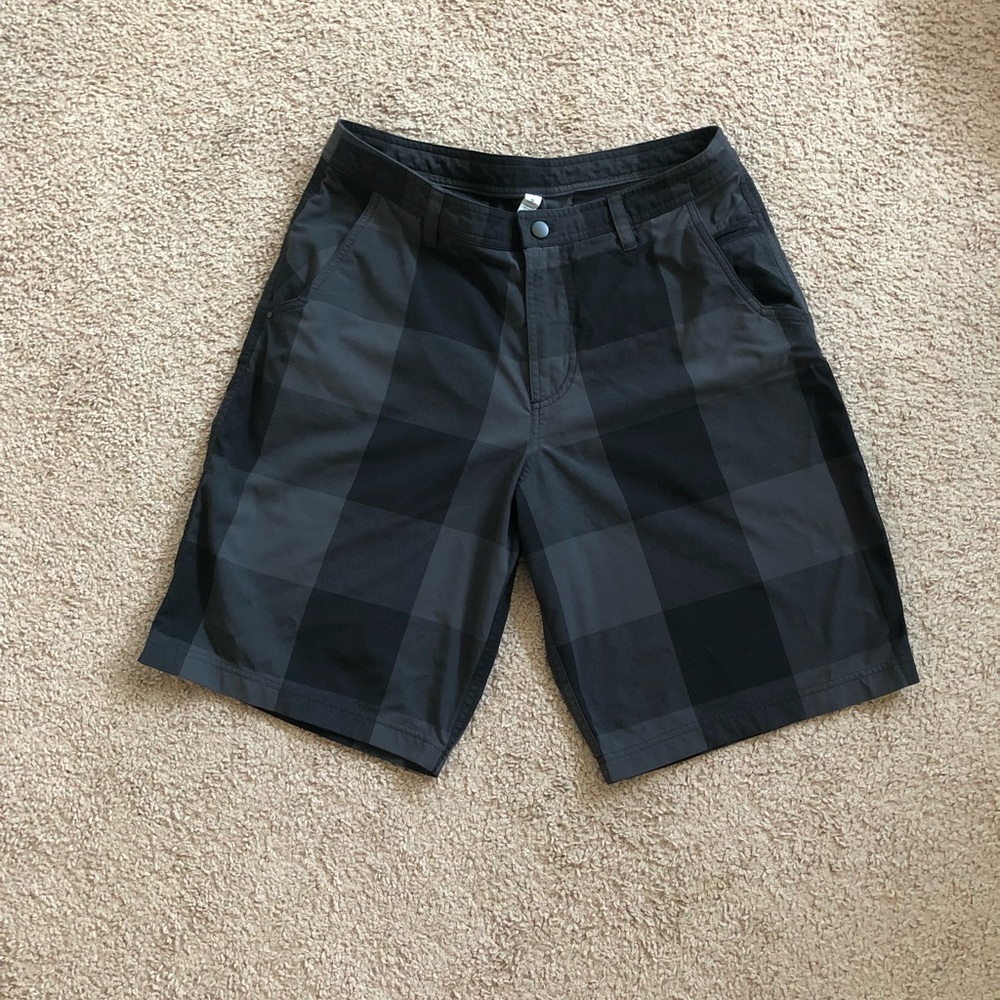 🎉LULU LEMON🎉 Black and Grey Plaid Shorts